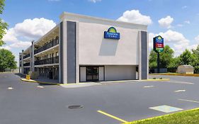 Day'S Inn & Suites By Wyndham Indianapolis Airport East